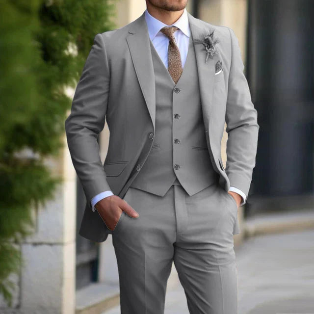 Bence | Dreiteiliges Herrenanzug-Set mit Stehkragenblazer, Weste und Hose im modernen Stil