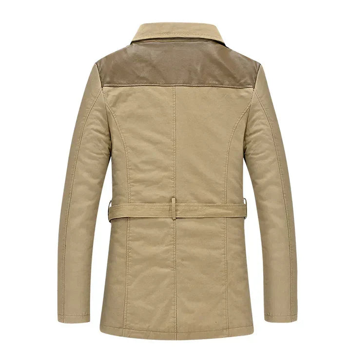 Eleganter, isolierter langer Trenchcoat für Herren – Stil und Wärme vereint