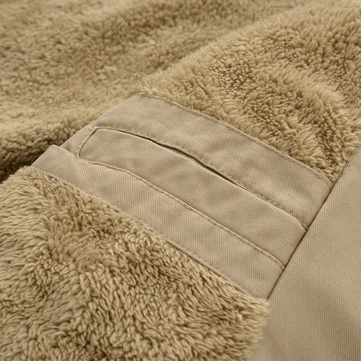 Eleganter, isolierter langer Trenchcoat für Herren – Stil und Wärme vereint