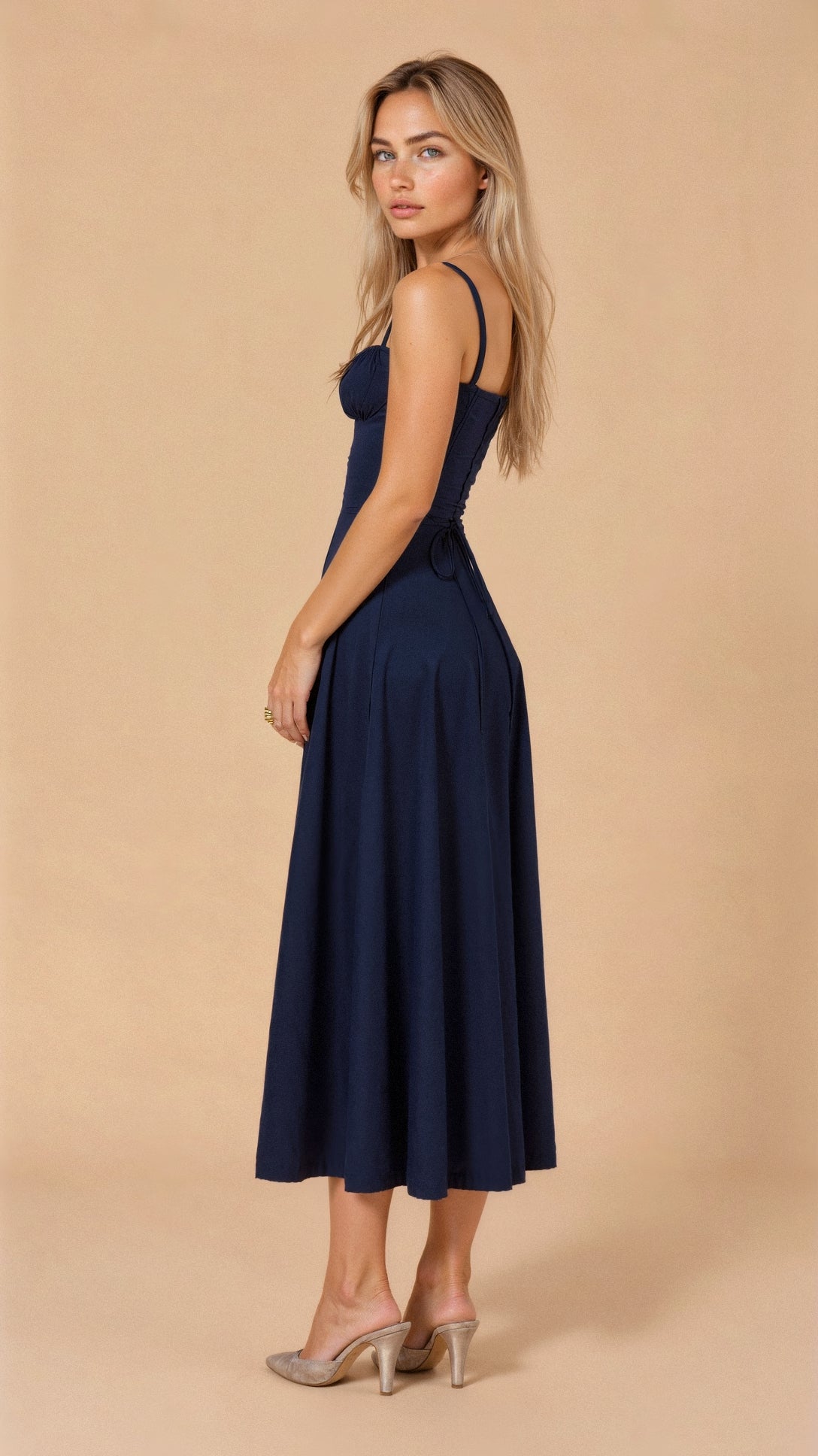 Elena – Sommerliches Midi-Kleid mit Trägern & Schlitz – Luftig, elegant & perfekt für warme Tage