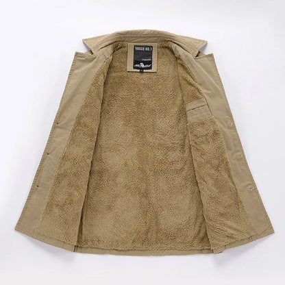 Eleganter, isolierter langer Trenchcoat für Herren – Stil und Wärme vereint
