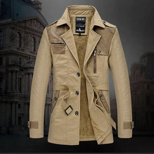 Eleganter, isolierter langer Trenchcoat für Herren – Stil und Wärme vereint